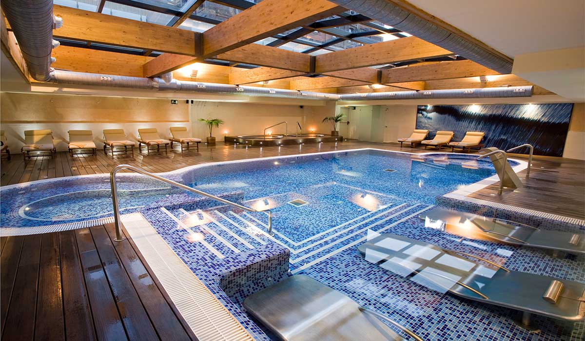 Slide Spa Villa 1